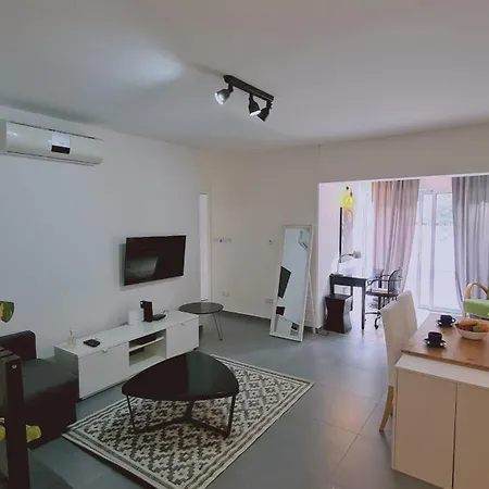 Апартаменты Tranquil Terrace Aglantzia